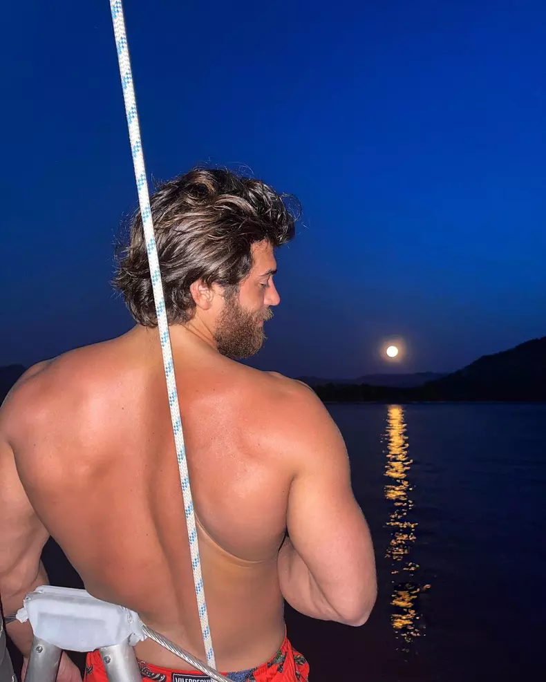 Ce mai fac cei mai sexy actori turci ai momentului Can Yaman (6)