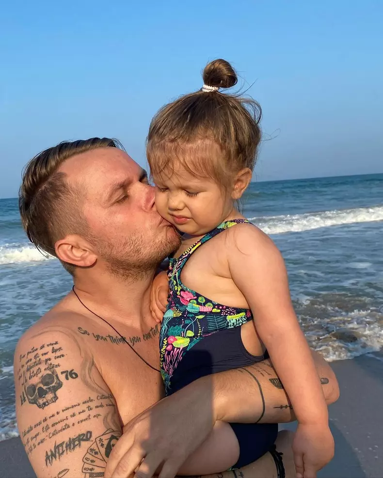 Codin Maticiuc a postat online imagini rare, cu iubita și cei doi copii (6)