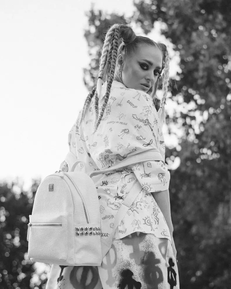 Delia, fotografie ieșită din comun pe internet (3)