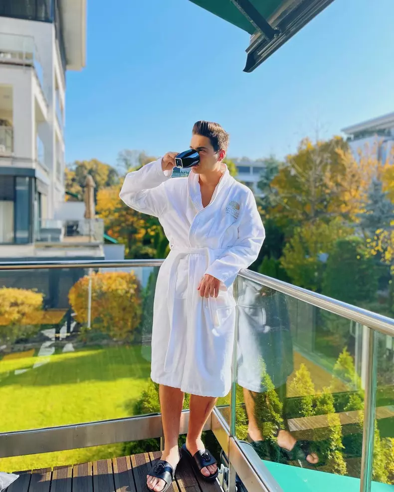 Cum-a-reusit-Selly-sa-cheltuie-25.000-de-euro-intr-o-singura-zi-1