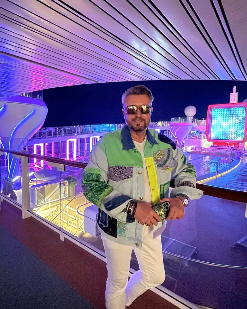 Motivul-pentru-care-Catalin-Botezatu-a-plecat-intr-o-vacanta-de-lux.-Ce-cauta-designerul-16