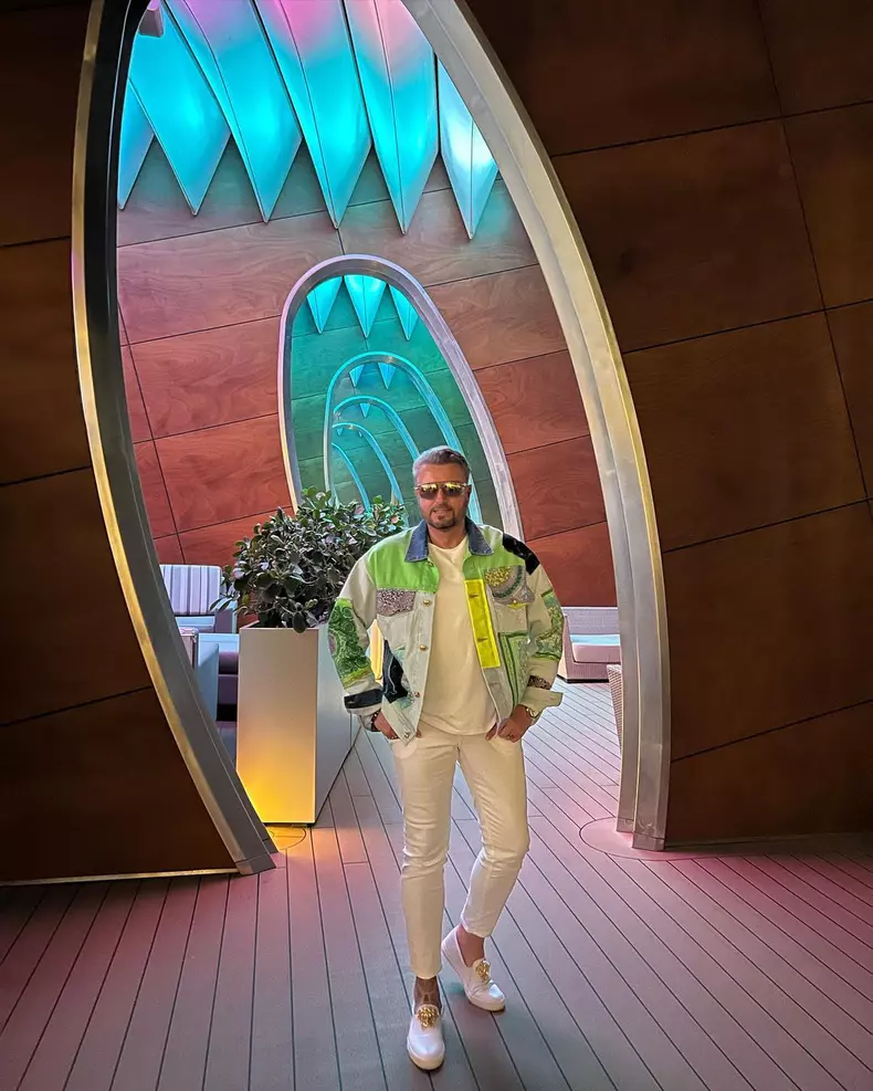 Motivul-pentru-care-Catalin-Botezatu-a-plecat-intr-o-vacanta-de-lux.-Ce-cauta-designerul-17