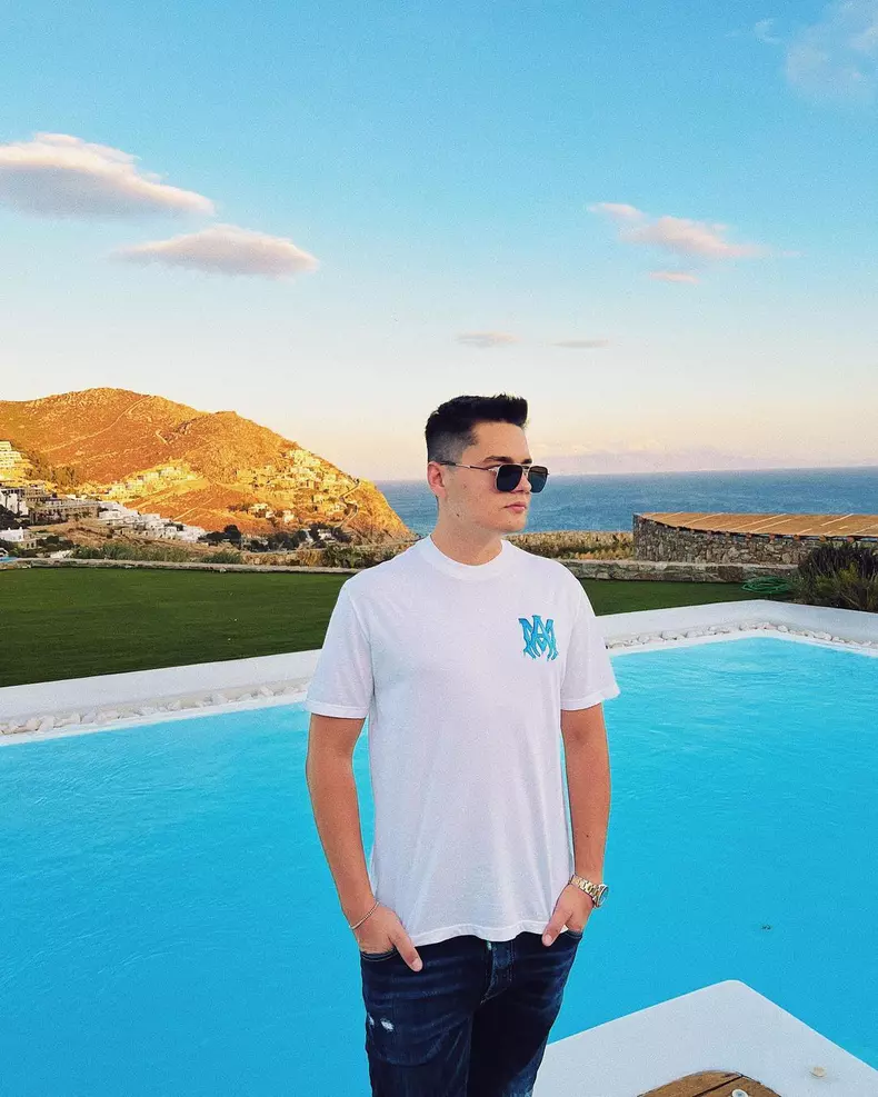 cum-si-a-inceput-selly-activitatea-in-online-2-1