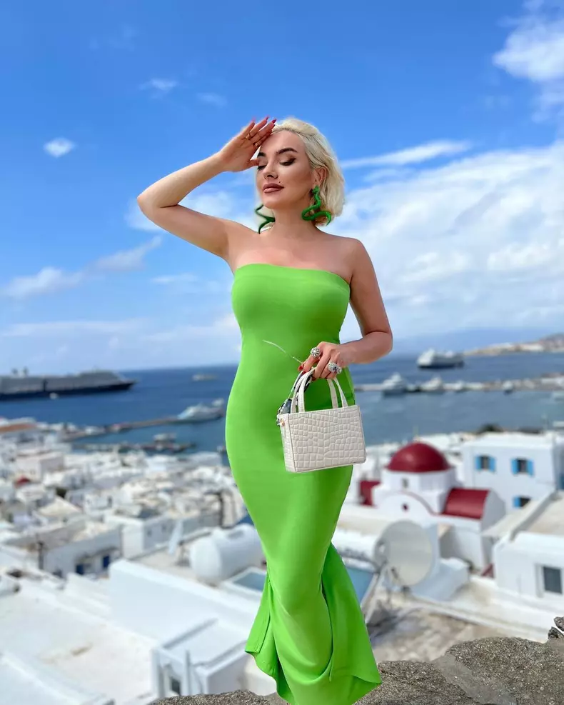 ana-morodan-vrea-spaa-si-deschida-firma-de-pompe-funebre-4