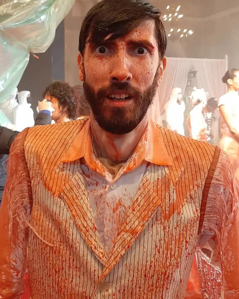 cati-actori-romani-au-jucat-de-fapt-in-serialul-netflix-wednesday.-in-ce-secventa-apare-andrei-duban-3