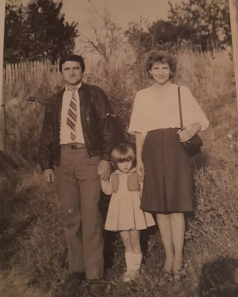 adela-popescu-imagini-emotionante-din-copilarie-2