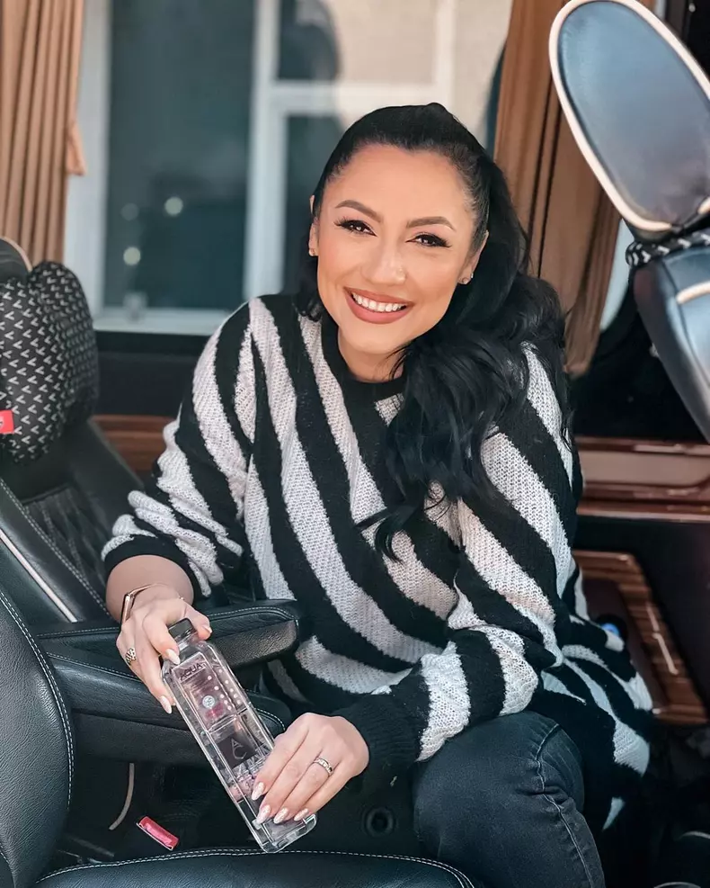 de-ce-nu-publica-andra-imagini-cu-ea-in-costum-de-baie-8