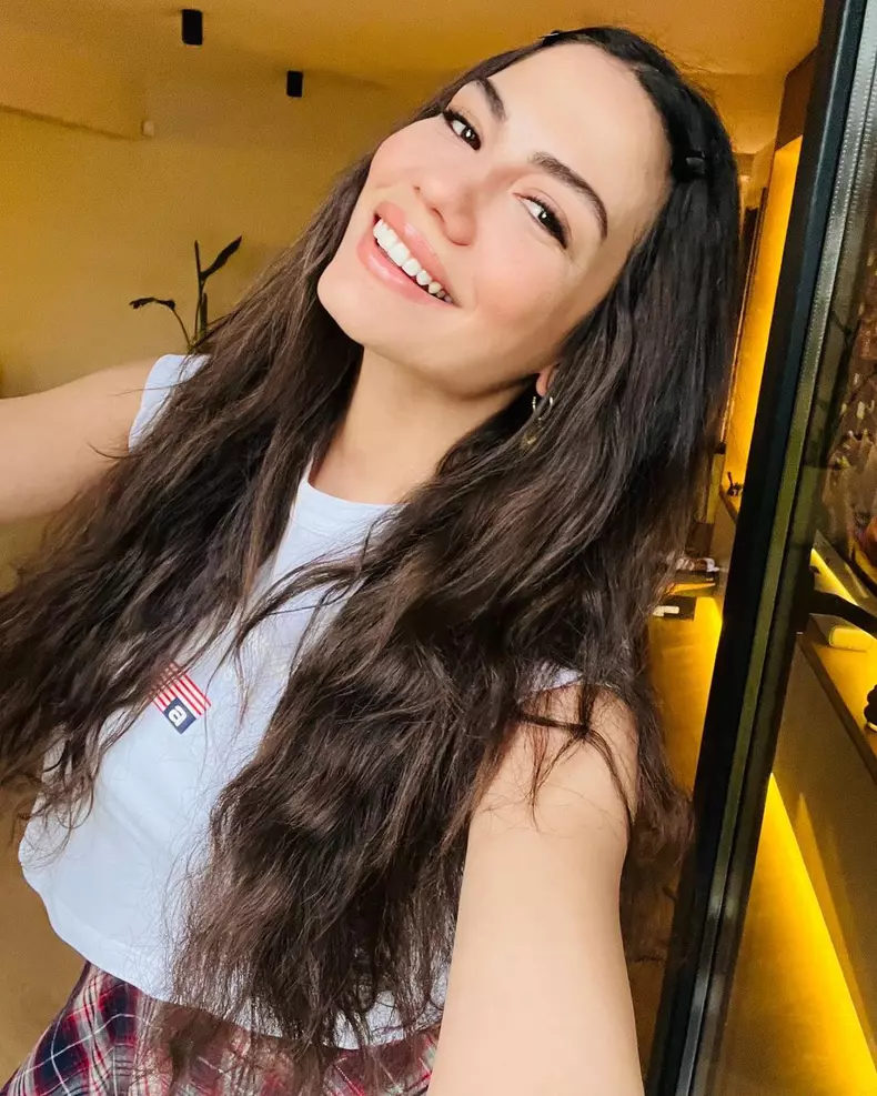 Demet Özdemir, imagini incendiare din cel mai nou serial al actriței