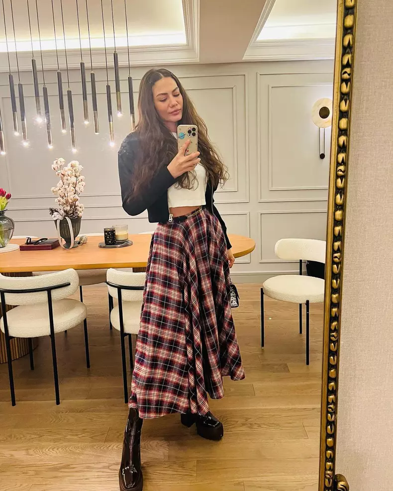 Demet Özdemir, imagini incendiare din cel mai nou serial al actriței