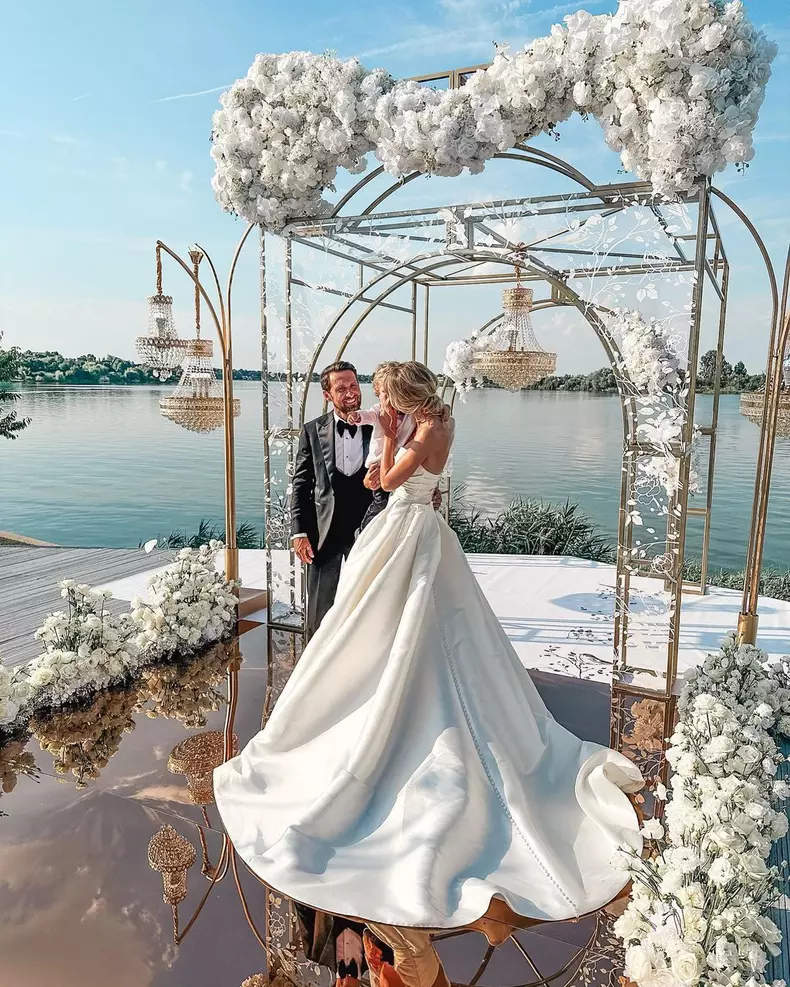 Dani Oțil Gabriela Prisăcariu imagini de la nunta rochia de mireasa