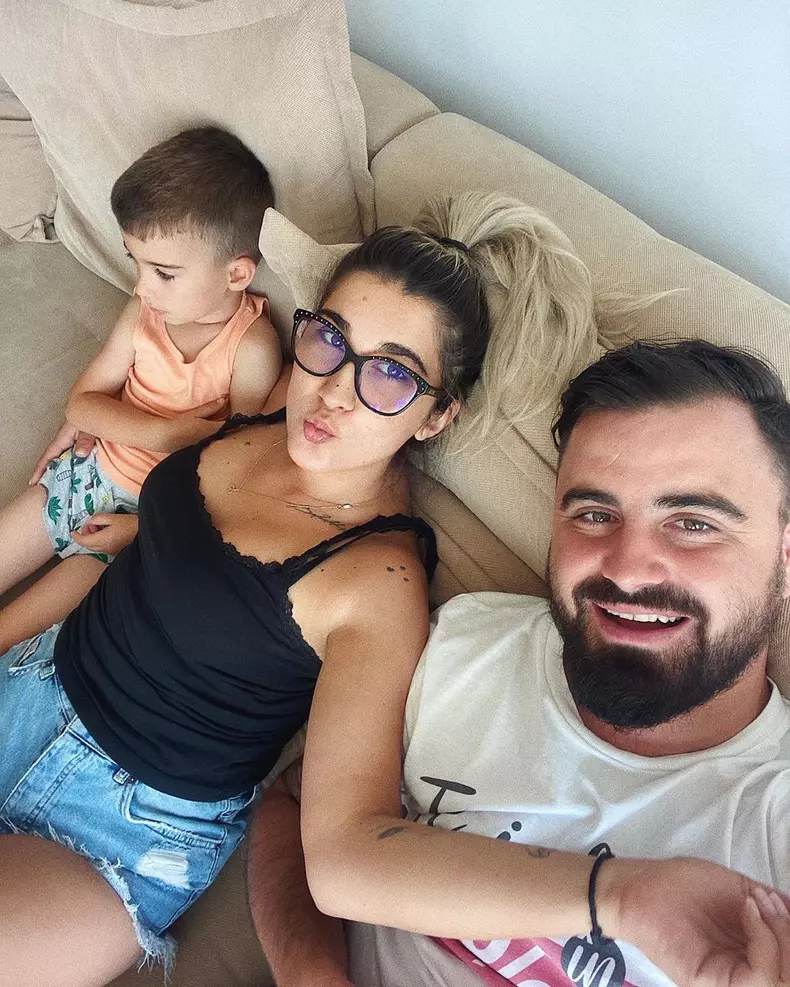 ADDA, soțul ei și fiul lor