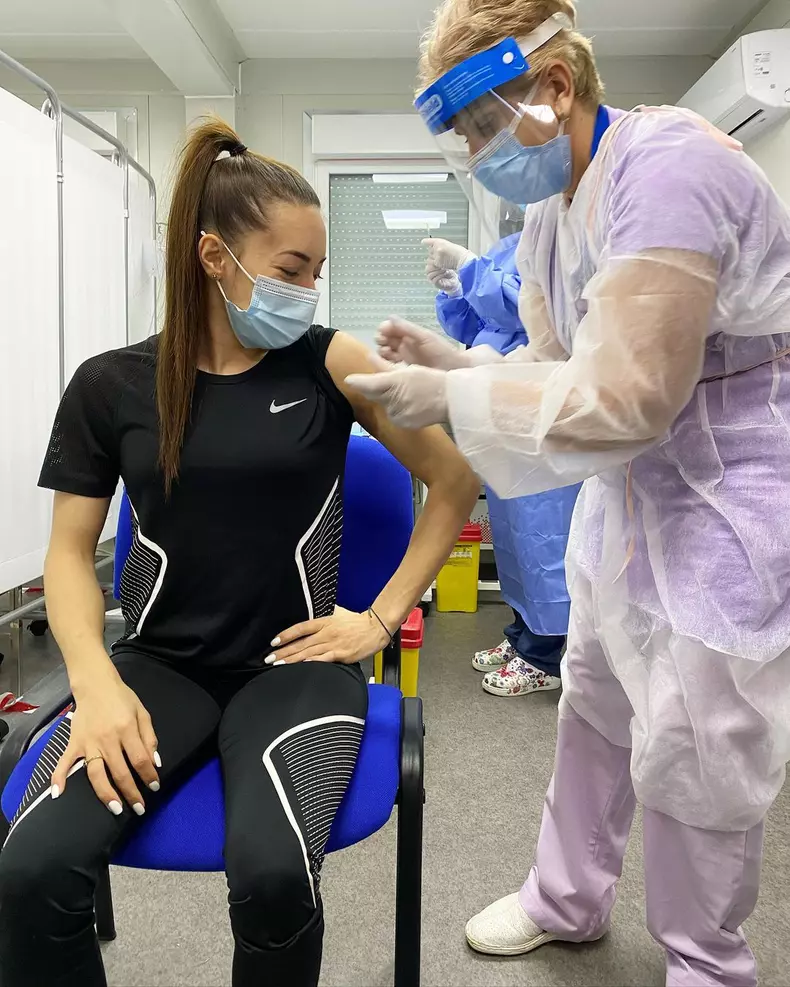 larisa iordache vaccin impotriva covid-19 (1)