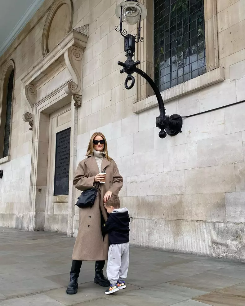 Rosie Huntington-Whiteley și fiul ei
