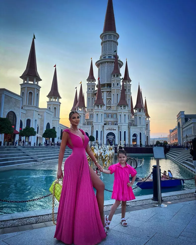 Bianca Drăgușanu fiica