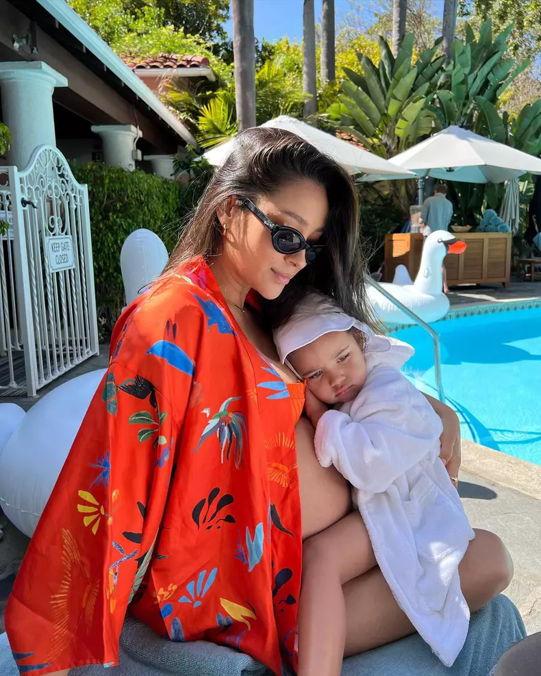 Shay Mitchell copil fiica Atlas