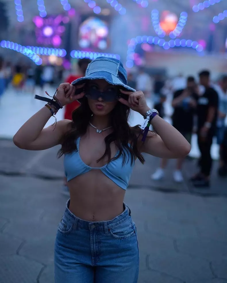 alexia, abdomen