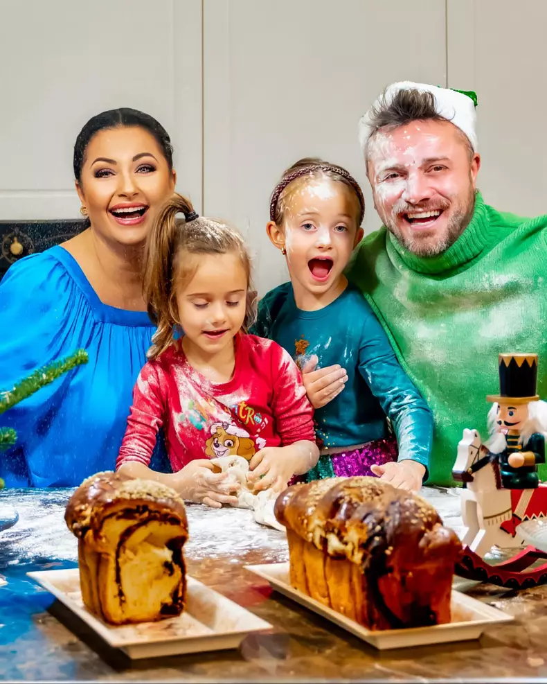 Gabriela Cristea Tavi Clonda fetițe Crăciun 2023 (1)