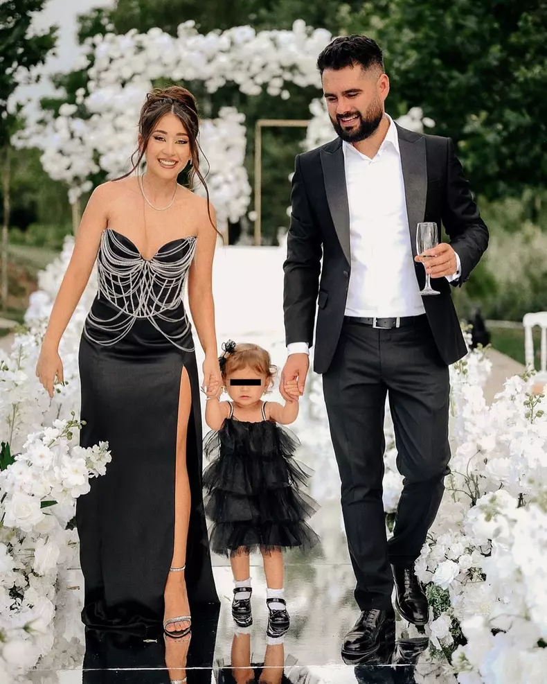 Nicole Cherry, soțul ei, Florin Popa, și fetița lor, Anastasia