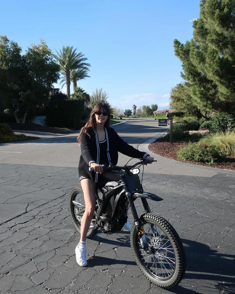 Nina Dobrev accident de bicicletă electrică mai 2024