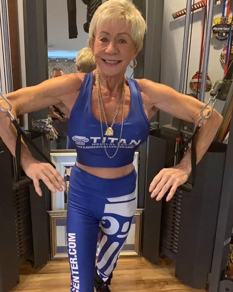 Iris Davis, bunica culturistă