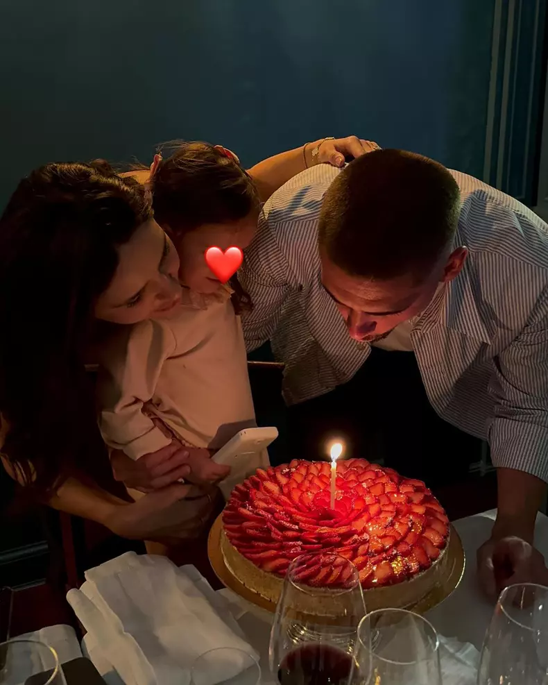 Crina şi Răzvan Marin, alături de fiica lor