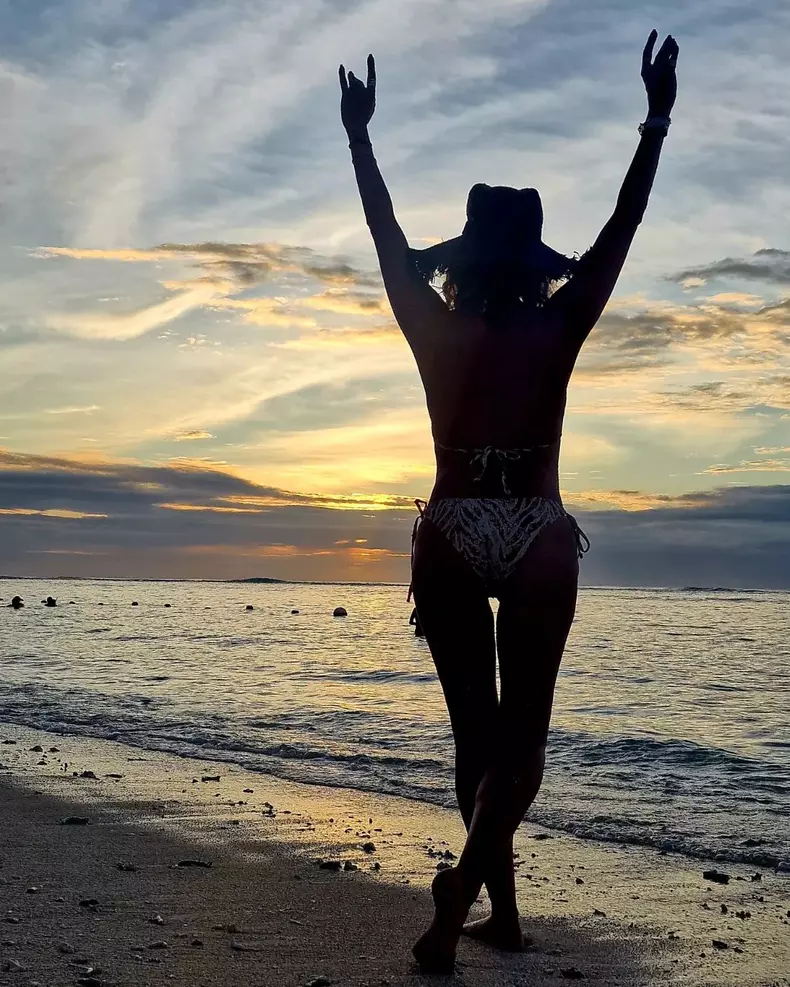 Anca Țurcașiu în costum de baie