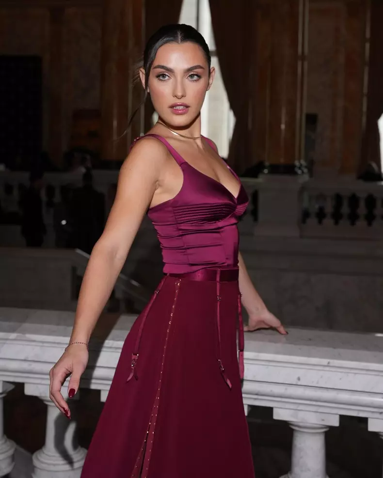 alexia eram in rochie eleganta