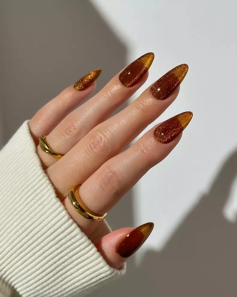 Idei creative de manichiuri cu care vei atrage atenţia. Cum să îți faci unghiile în iarna asta (2)