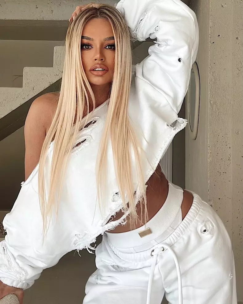 claudia iosif blonda