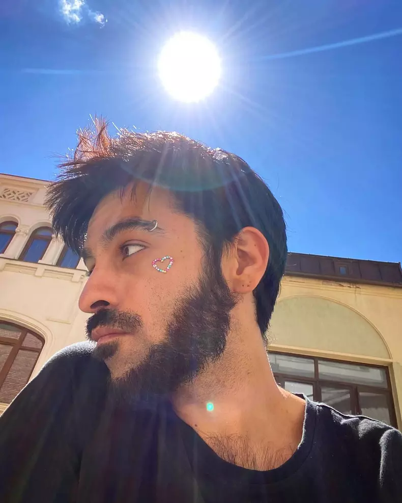 david puscas cu inimioara pe fata