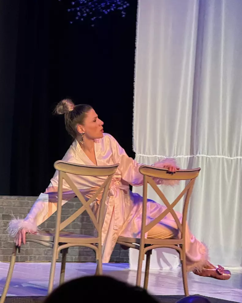 Tily Niculae în piesa de teatru „Lopata și milionul” (2)