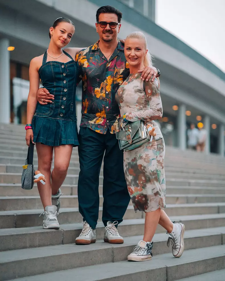 Mihai și Elwira Petre cu fiica lor cea mare, Catinca