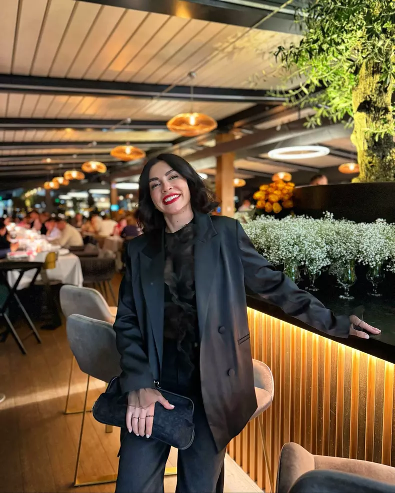 oana frigescu la restaurant