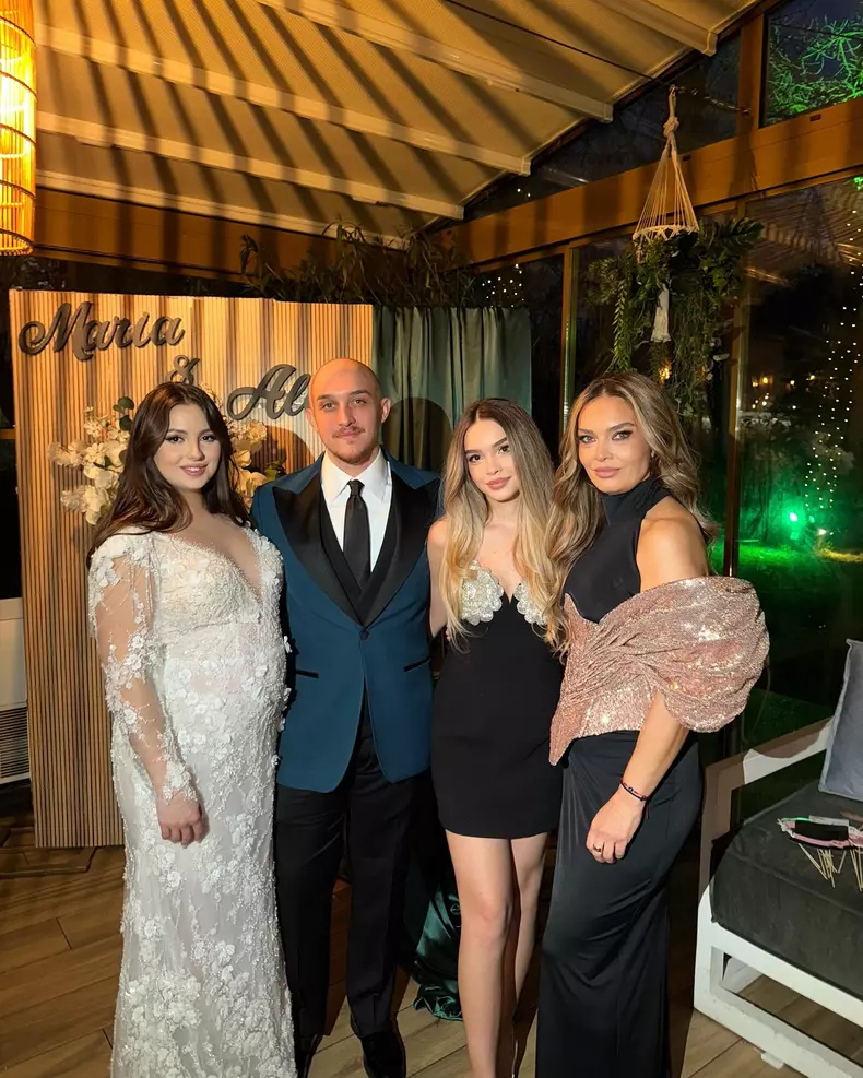 Monica Doroftei cu nora ei, Maria, fiul ei, Alexandru, și fiica ei, Vanessa