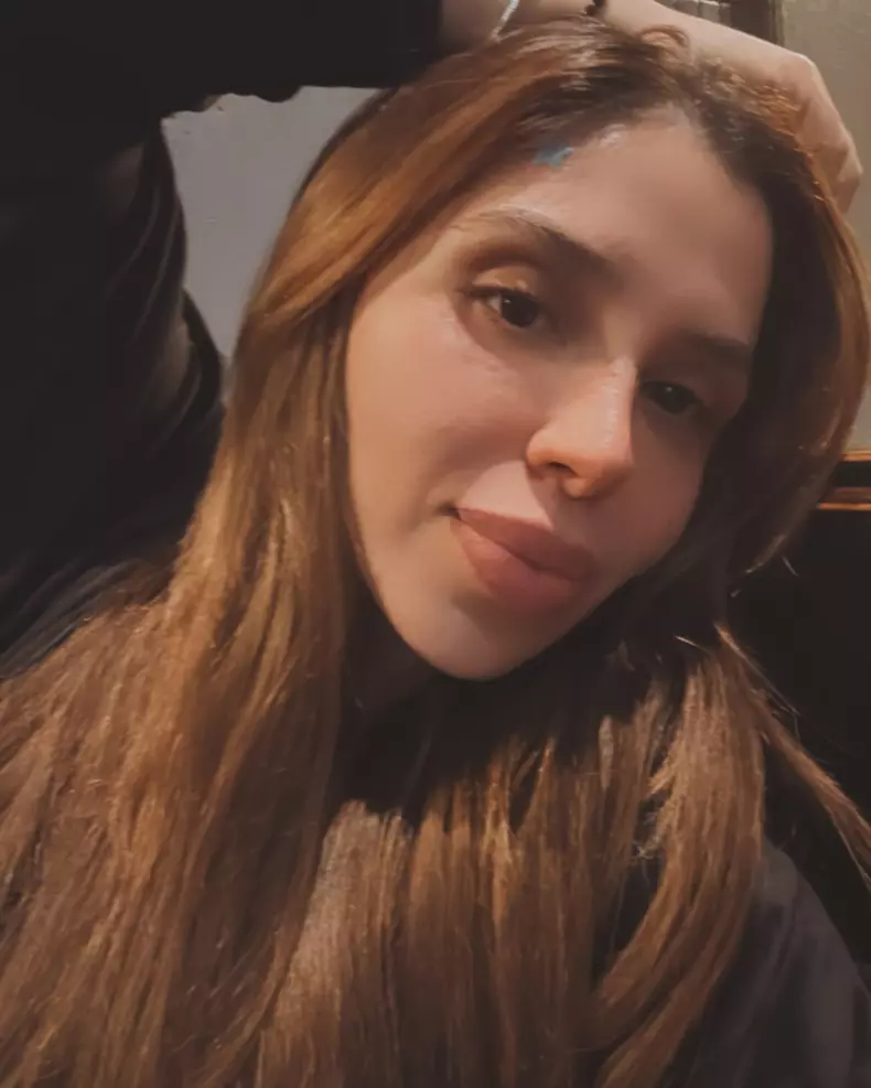 emma coronel selfie