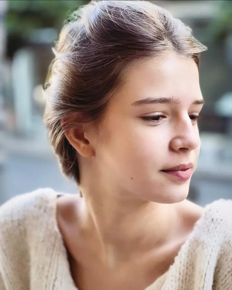 Ilona 9