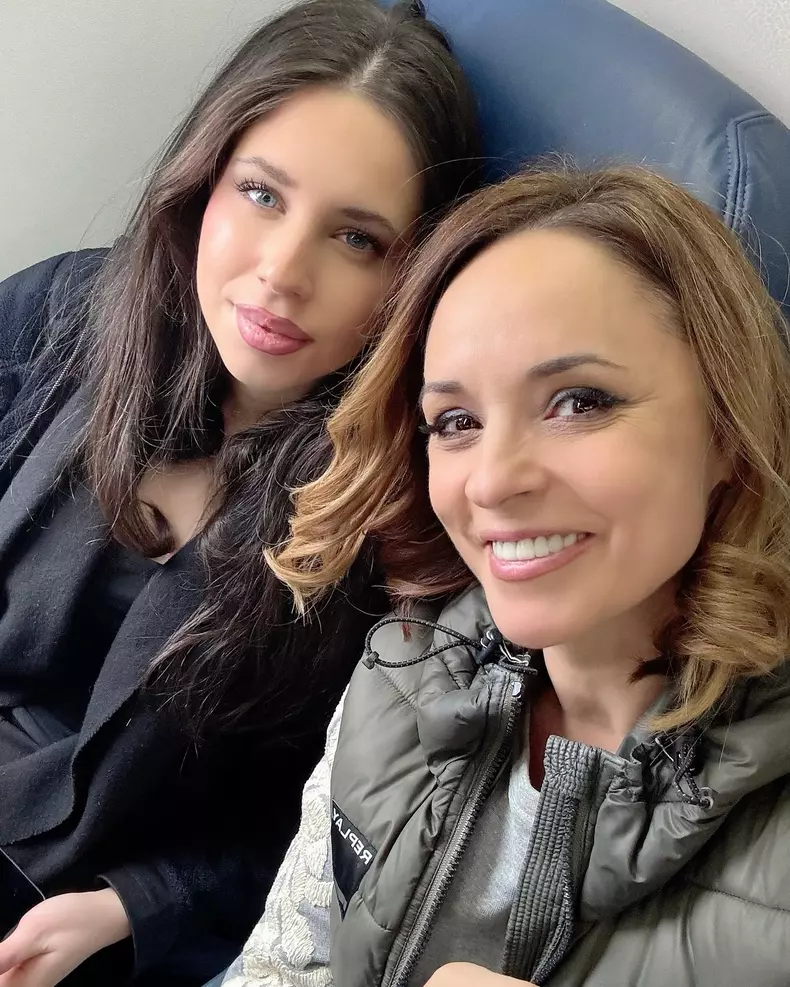 Andreea-Marin-si-Violeta-la-universitate-New-York-1