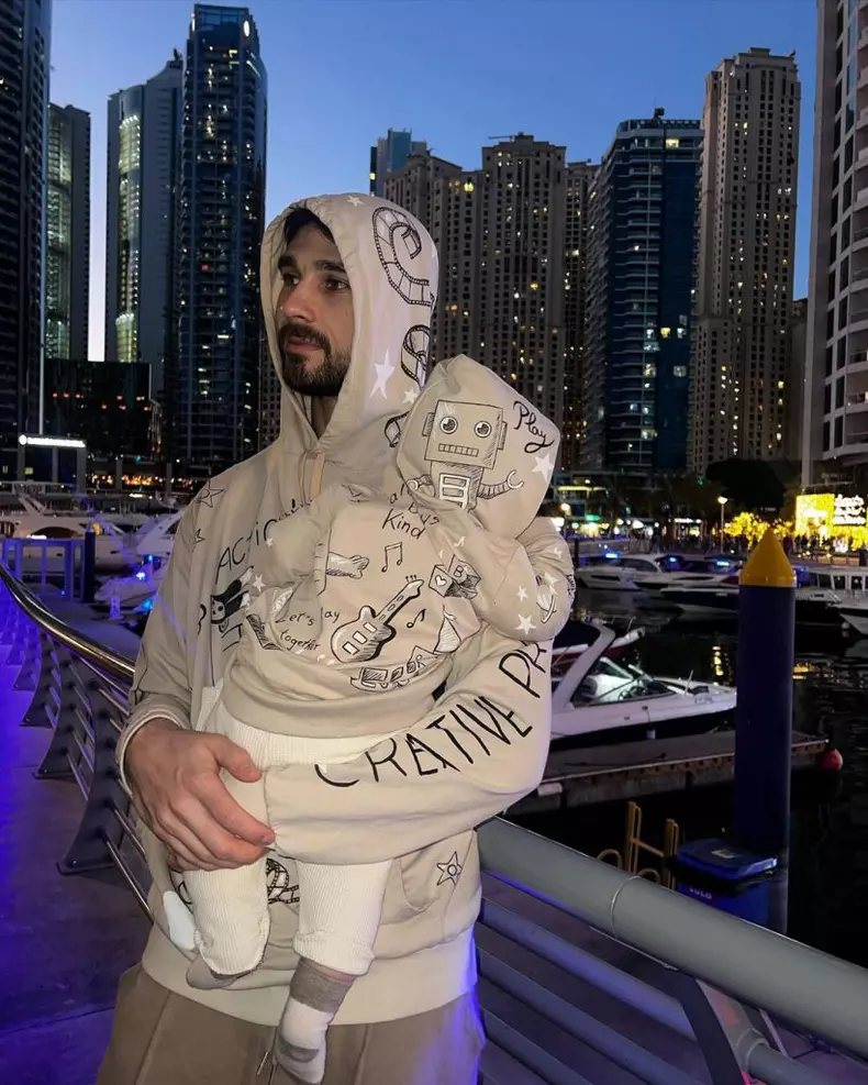 Theo Rose l-a dus pe fiul ei, Sasha, la filmările "Vocea României". Imaginile de familie au devenit virale
