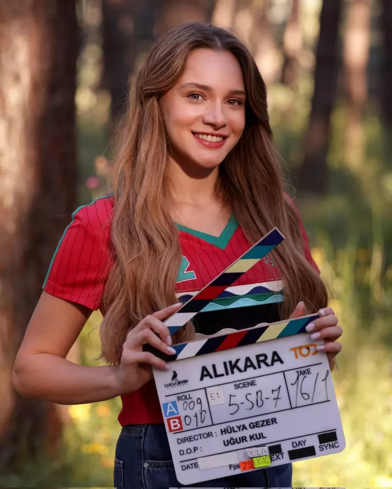 miray-daner-halit-ozgur-sari-serial-alikara (2)