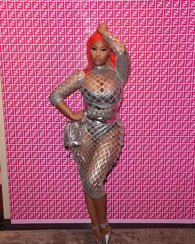 Nicki Minaj rochia de plasă