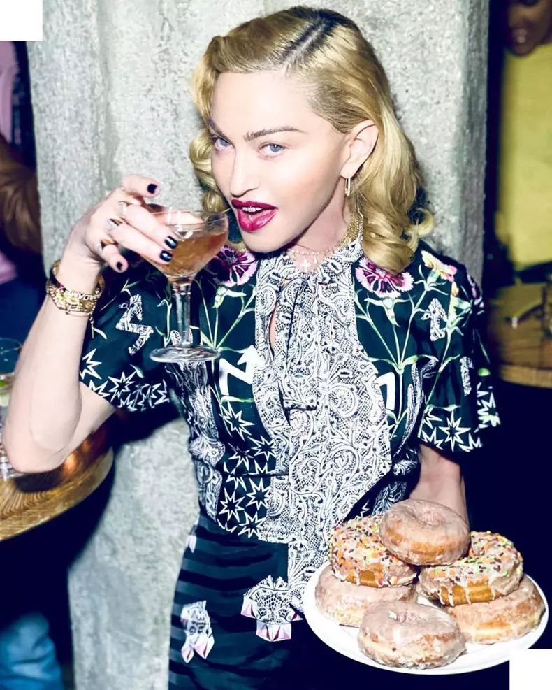 Madonna dată în judecată