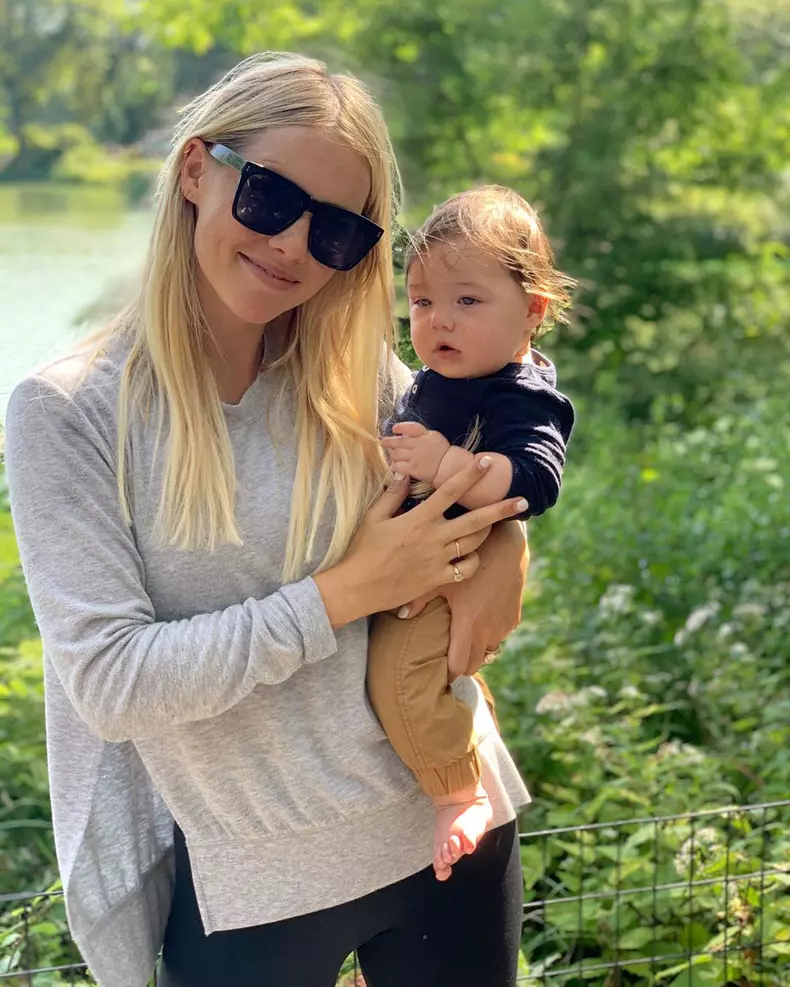 Claire și fiul ei James