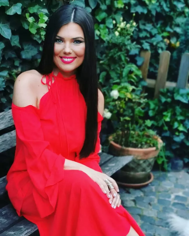 Paula Seling