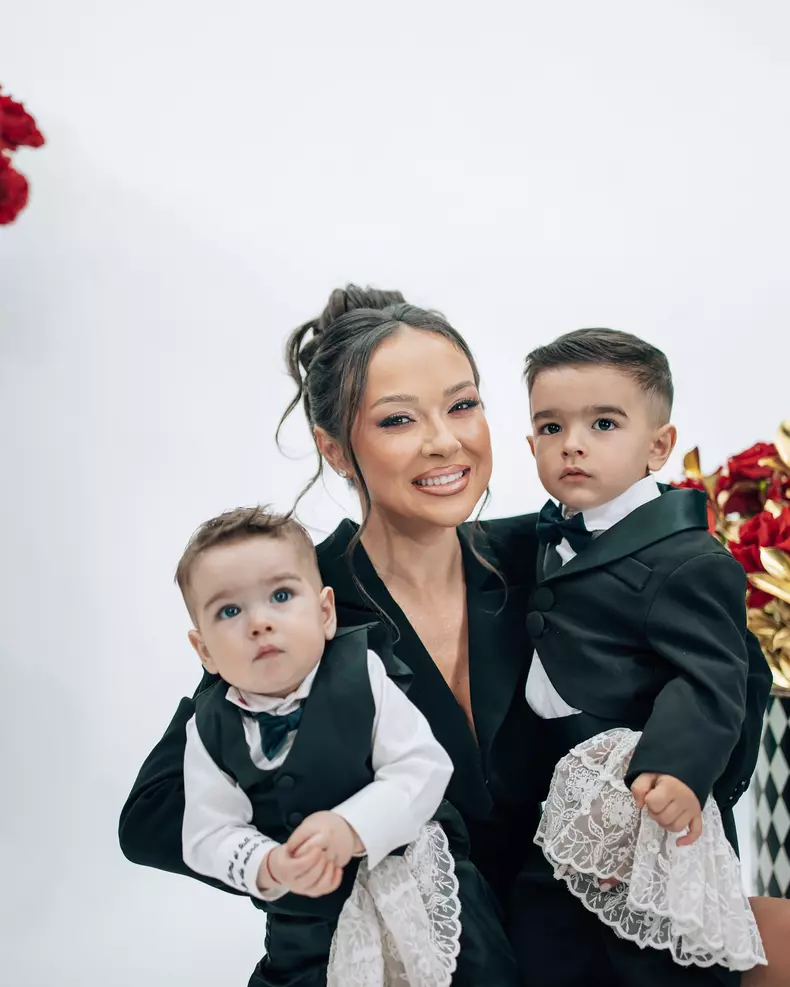 Vlăduța Lupău și băieții săi (5)