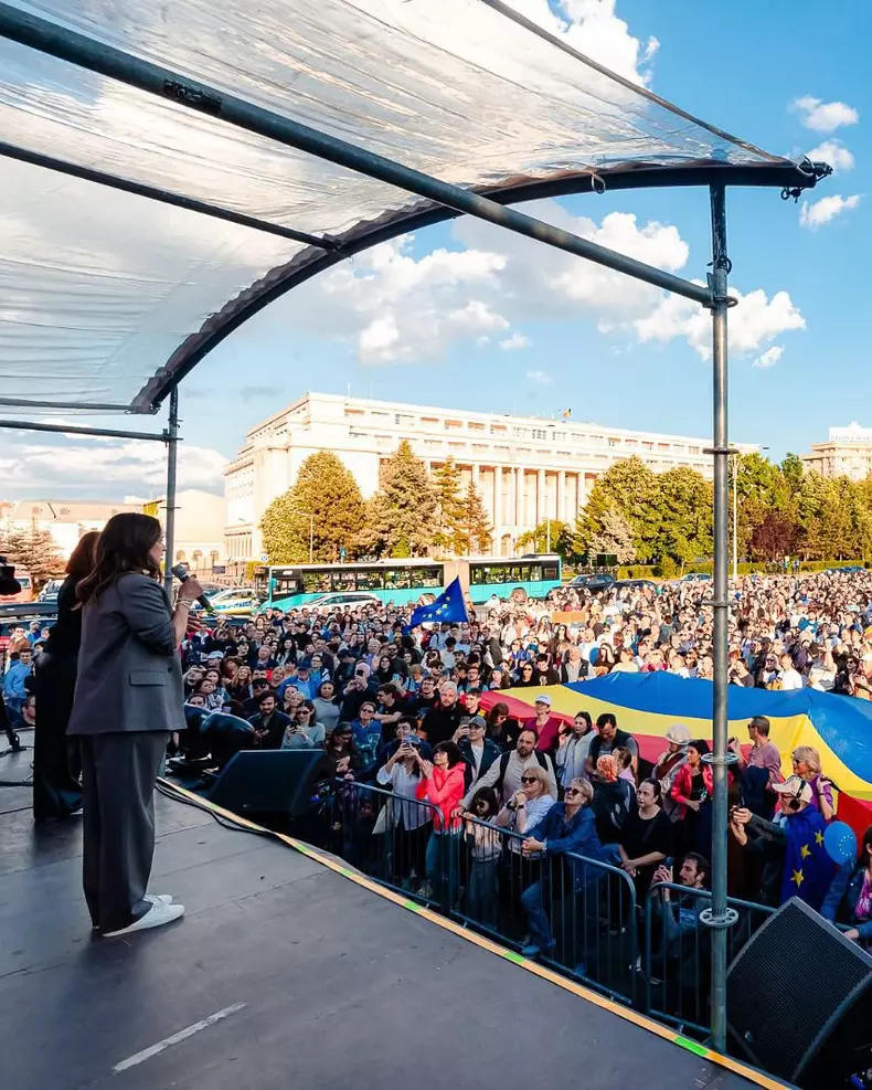 Andreea Raicu la mitingul „România în lumină” (2)