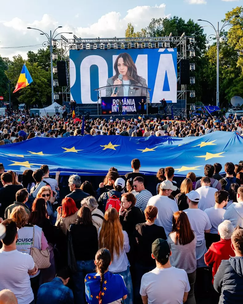 Andreea Raicu la mitingul „România în lumină” (3)