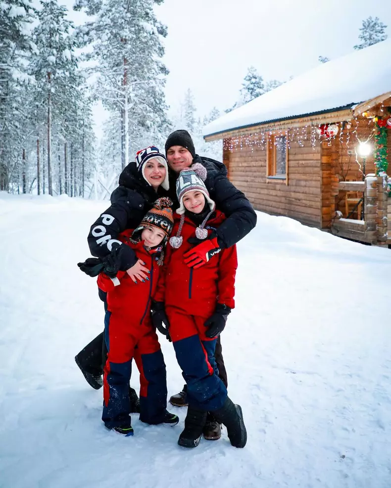 Giulia Anghelescu, Vlad Huidu și cei doi copii (2)