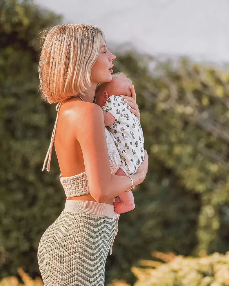 11. Ana Baniciu și fiul ei