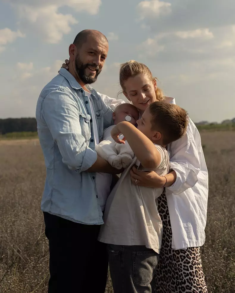 Victoria Raileanu, soțul și cei doi copii (1)