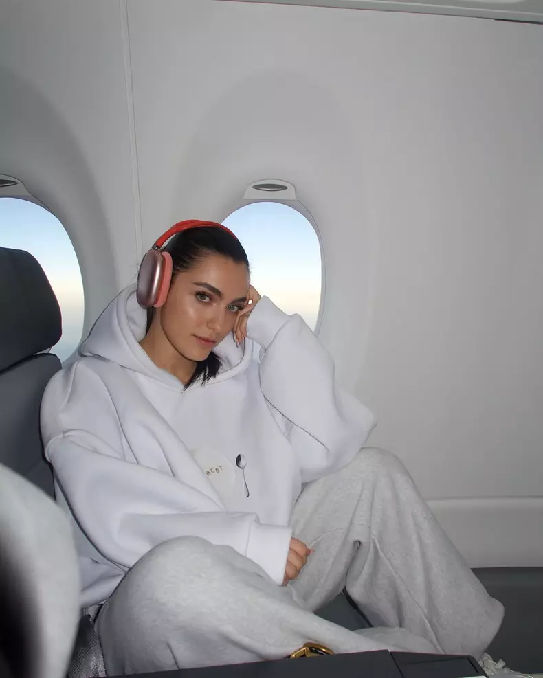 1. Alexia Eram a plecat în vacanță